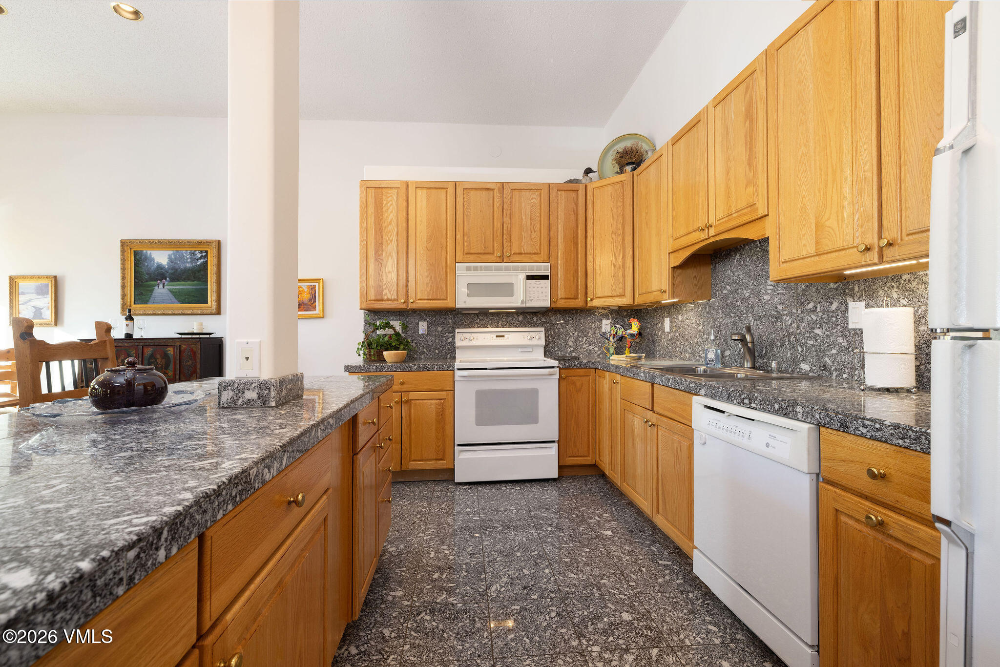 685 North Frontage Road West, Unit 32/33E Vail, CO 81657 - Photo 9 of 26 2610_sun_vail_32e_interior_kitchen_b
