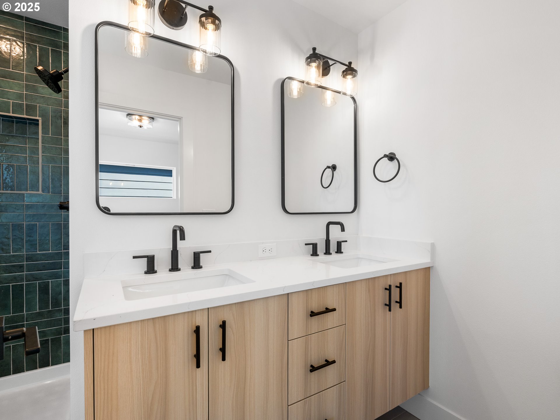 4328 Northeast Going Street Portland, OR 97218 - Photo 11 of 16