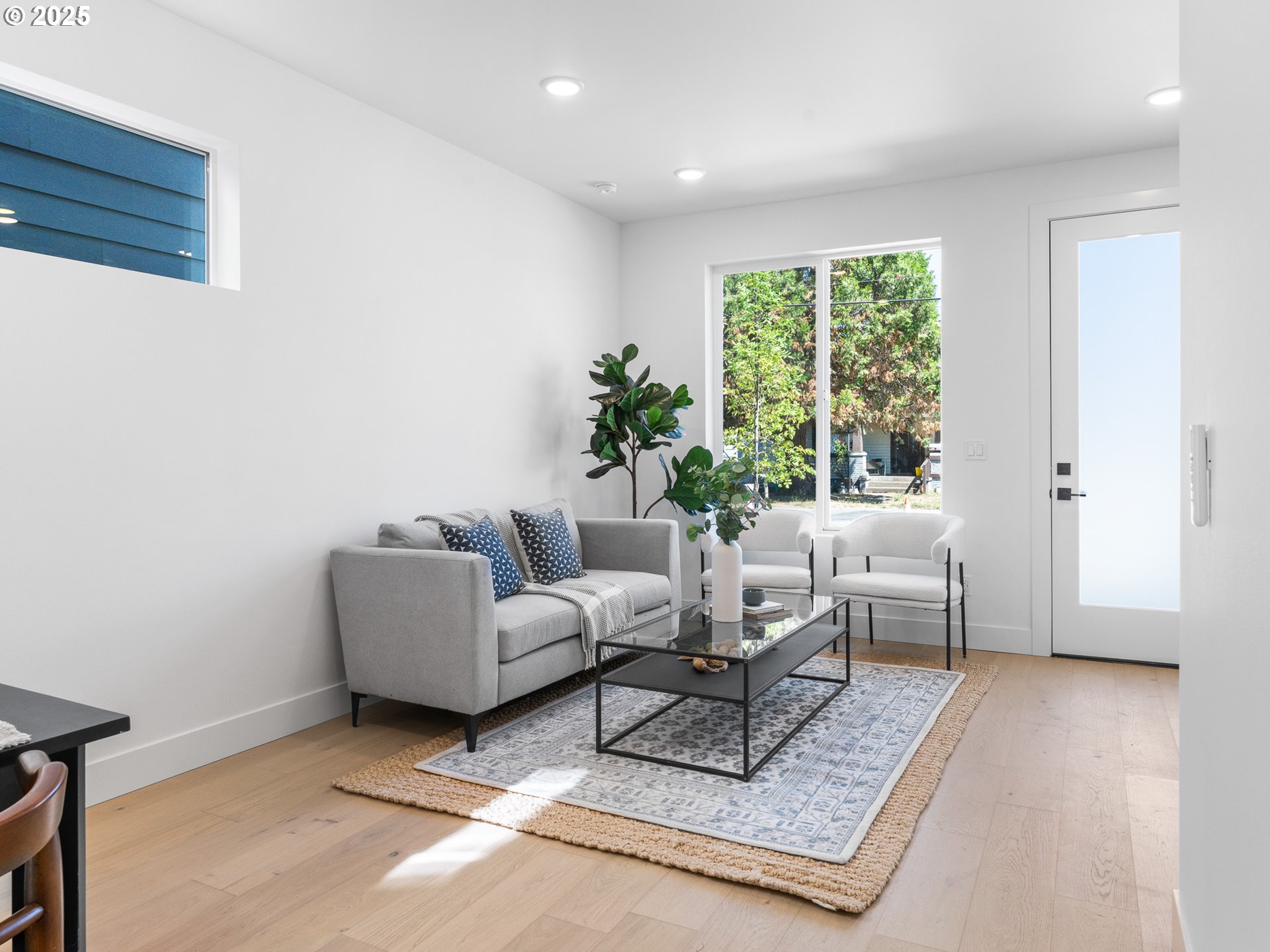 4328 Northeast Going Street Portland, OR 97218 - Photo 4 of 16