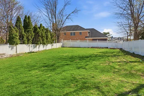 a view of a back yard of the house