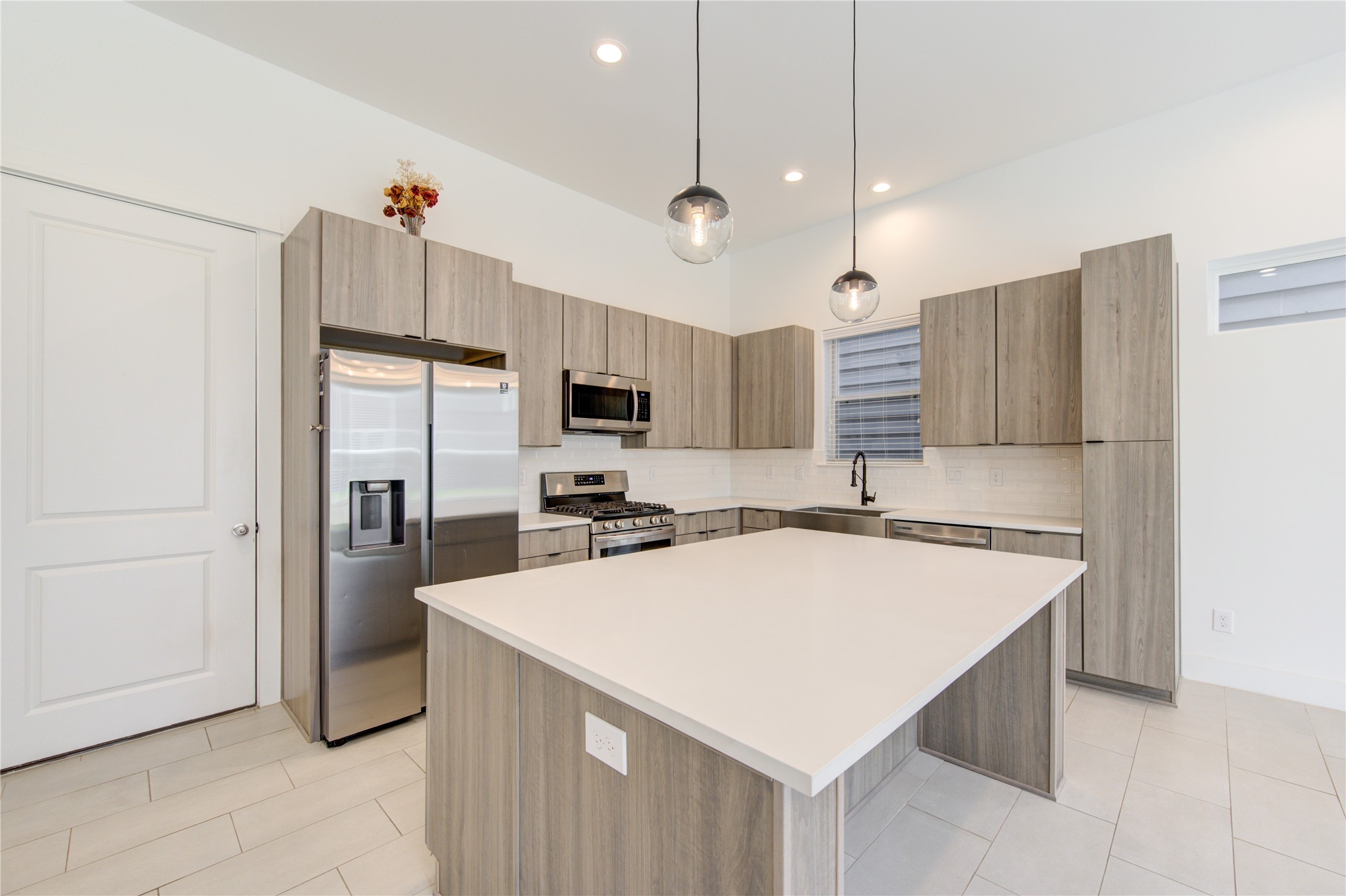564 Janisch Road Houston, TX 77018 - Photo 11 of 24