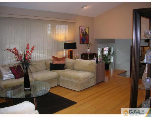8 Hamlin Road East Brunswick, NJ 08816 - Photo 3 of 10
