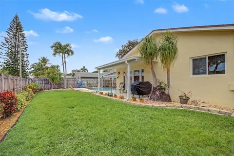 a view of a house with backyard and porch