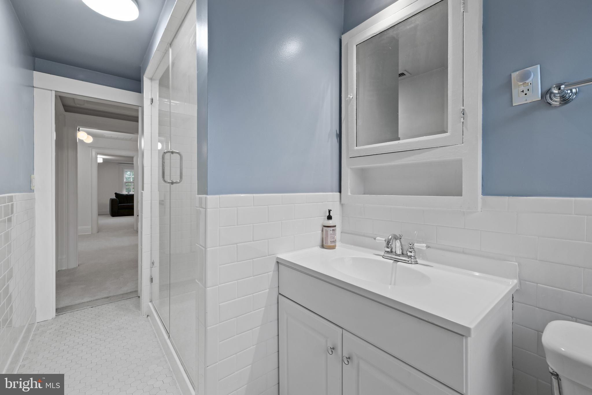 10 Whitfield Road Baltimore, MD 21210 - Photo 62 of 76 Hall Bath