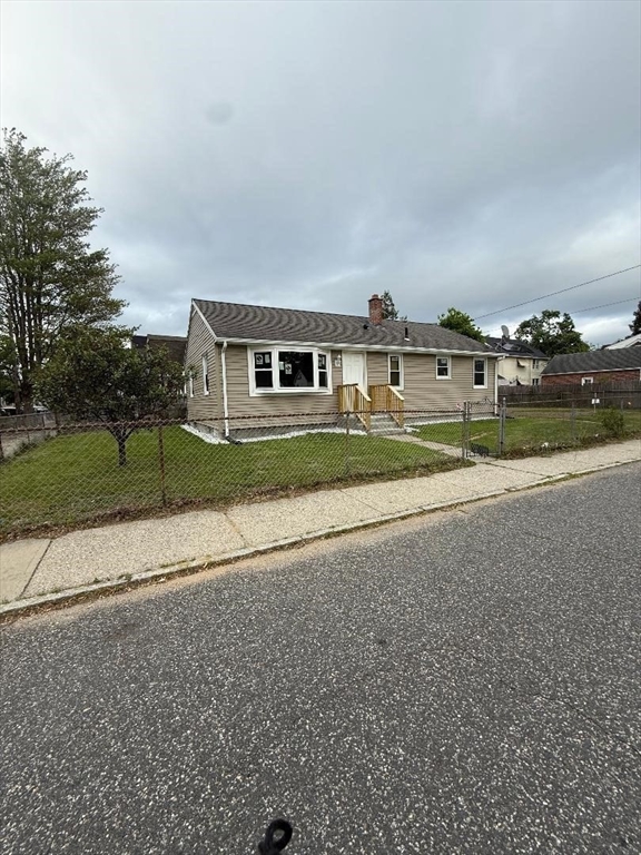 45 Penacook Street Springfield, MA 01104 - Photo 3 of 27 a front view of house with yard and green space