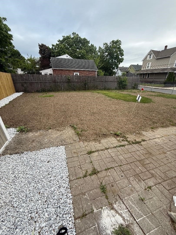 45 Penacook Street Springfield, MA 01104 - Photo 6 of 27