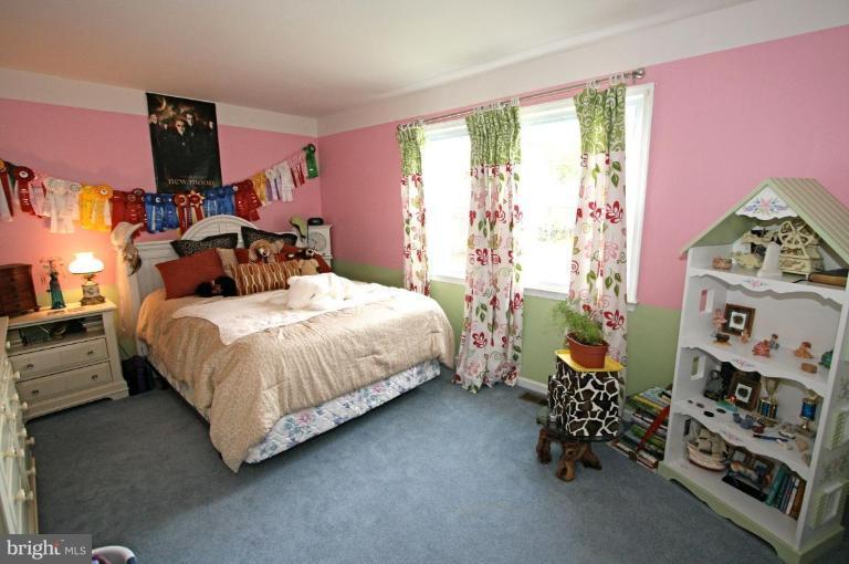 14376 Clearview Avenue Gainesville, VA 20155 - Photo 12 of 22 Bedroom #3