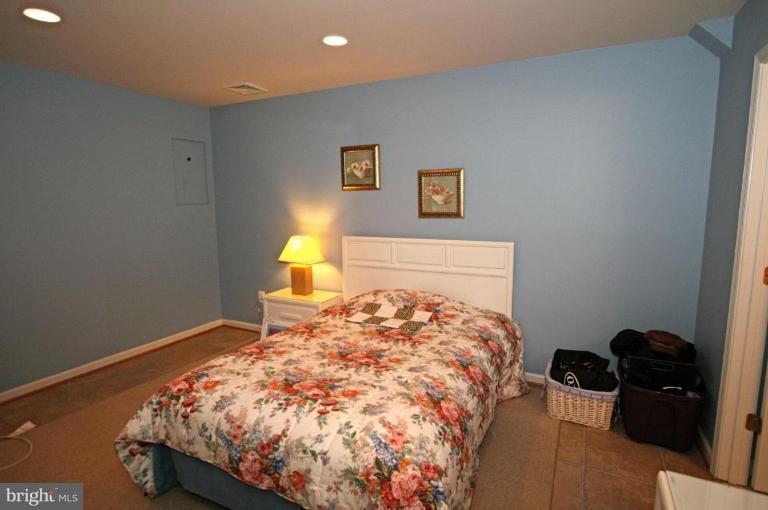14376 Clearview Avenue Gainesville, VA 20155 - Photo 18 of 22 Den