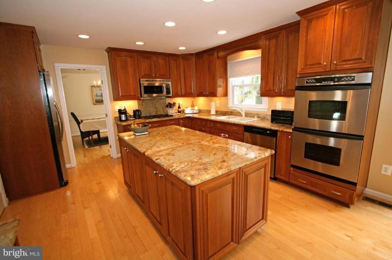 14376 Clearview Avenue Gainesville, VA 20155 - Photo 6 of 22 Kitchen