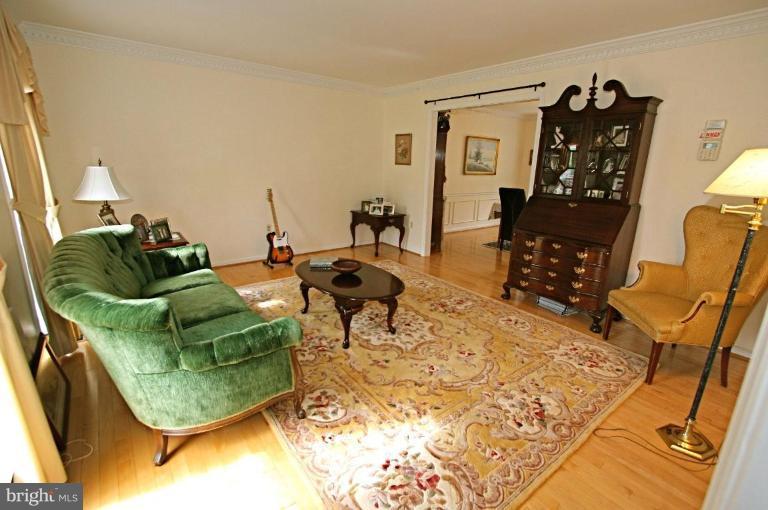 14376 Clearview Avenue Gainesville, VA 20155 - Photo 9 of 22 Living Room