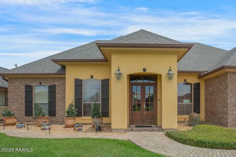 $379,000 | 102 Gaslight Lane, Youngsville, LA 70592