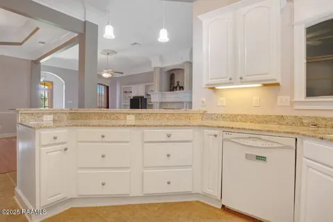 $379,000 | 102 Gaslight Lane, Youngsville, LA 70592