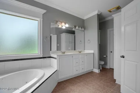 $379,000 | 102 Gaslight Lane, Youngsville, LA 70592