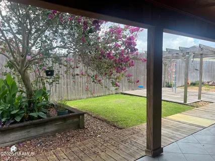 $379,000 | 102 Gaslight Lane, Youngsville, LA 70592