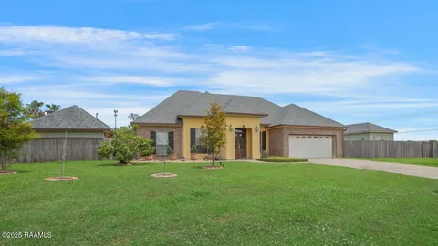 $379,000 | 102 Gaslight Lane, Youngsville, LA 70592