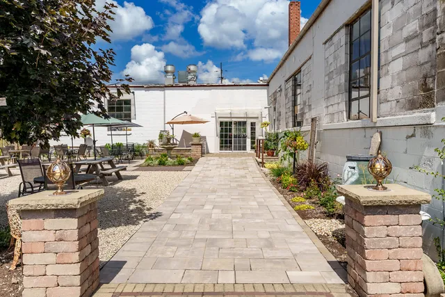 $750,000 | 662 Park Avenue, Genoa, IL 60135