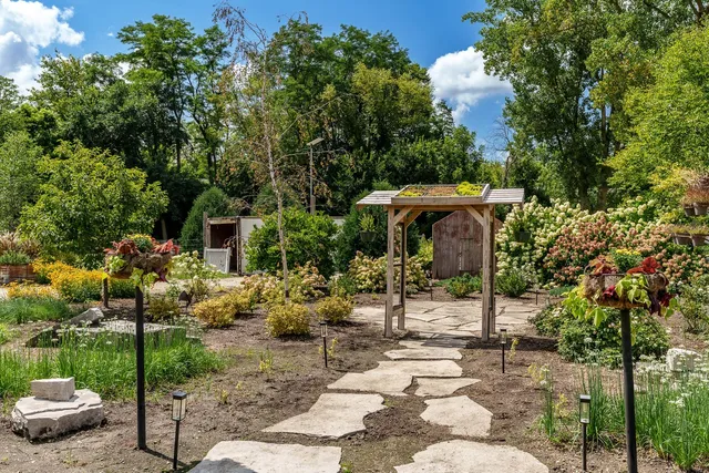 $750,000 | 662 Park Avenue, Genoa, IL 60135