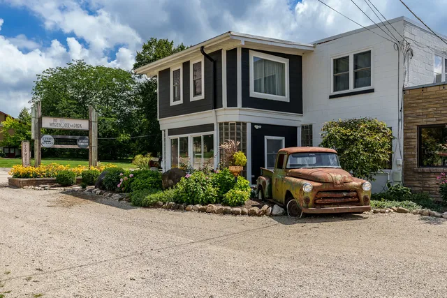 $750,000 | 662 Park Avenue, Genoa, IL 60135