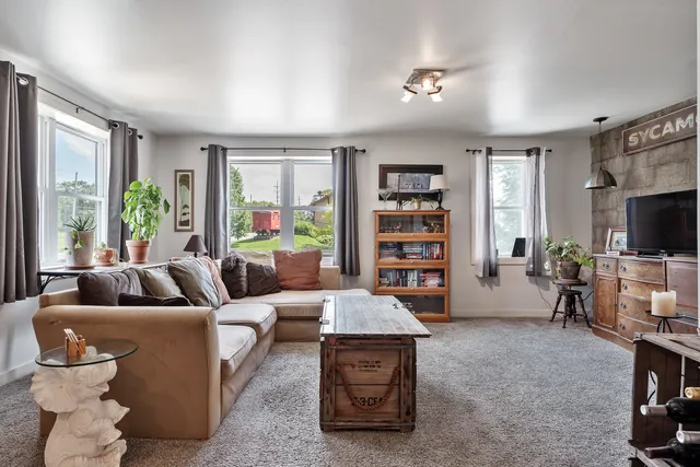 $750,000 | 662 Park Avenue, Genoa, IL 60135