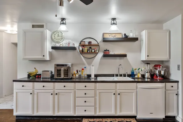 $750,000 | 662 Park Avenue, Genoa, IL 60135