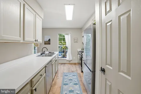 $559,999 | 345 Barnfield Square Northeast, Leesburg, VA 20176