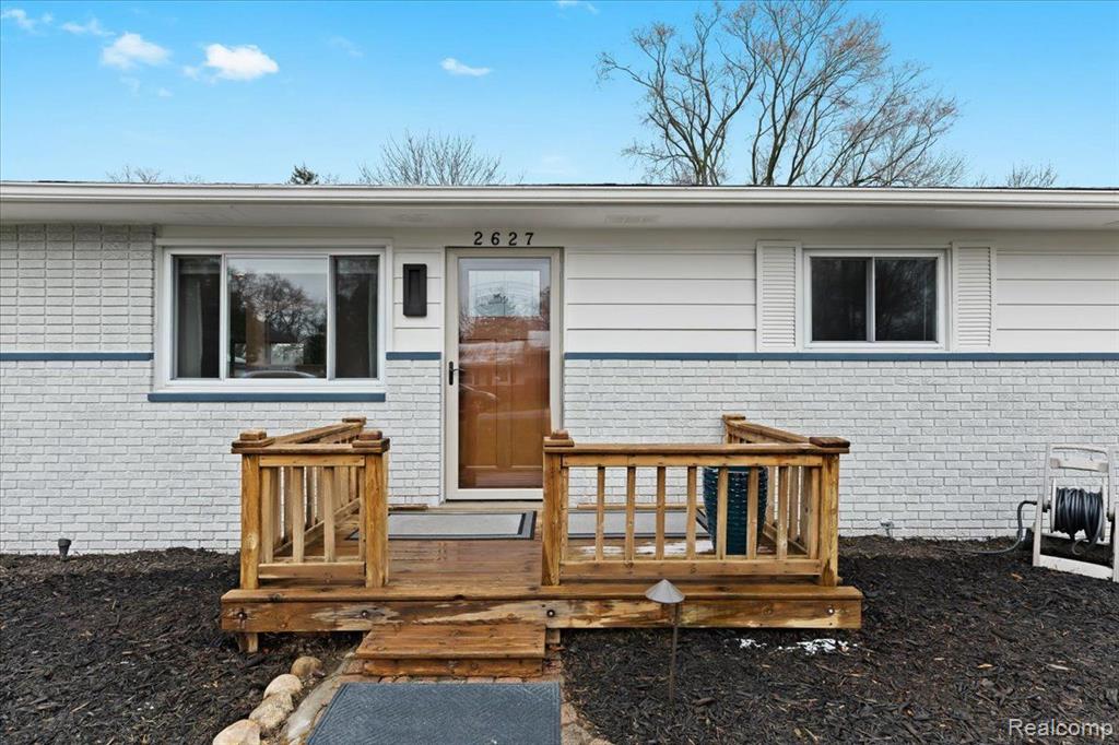 2627 Longview Avenue Rochester, MI 48307 - Photo 4 of 35