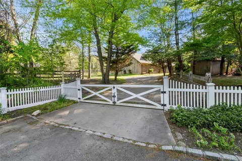 $2,888,000 | 540 Chicken Valley Road, Locust Valley, NY 11560