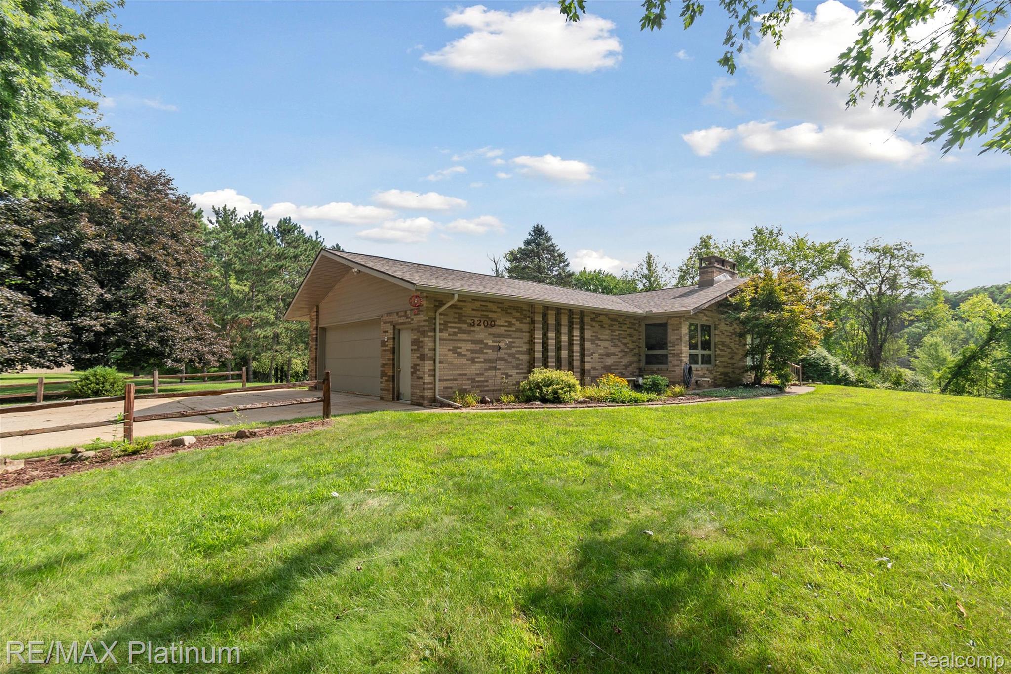 3200 Patterson Lk Road Pinckney, MI 48169 - Photo 26 of 46 02-3200-Patterson-Lake-Rd-Pinckney-MI-48169-WindowStill-57.jpg