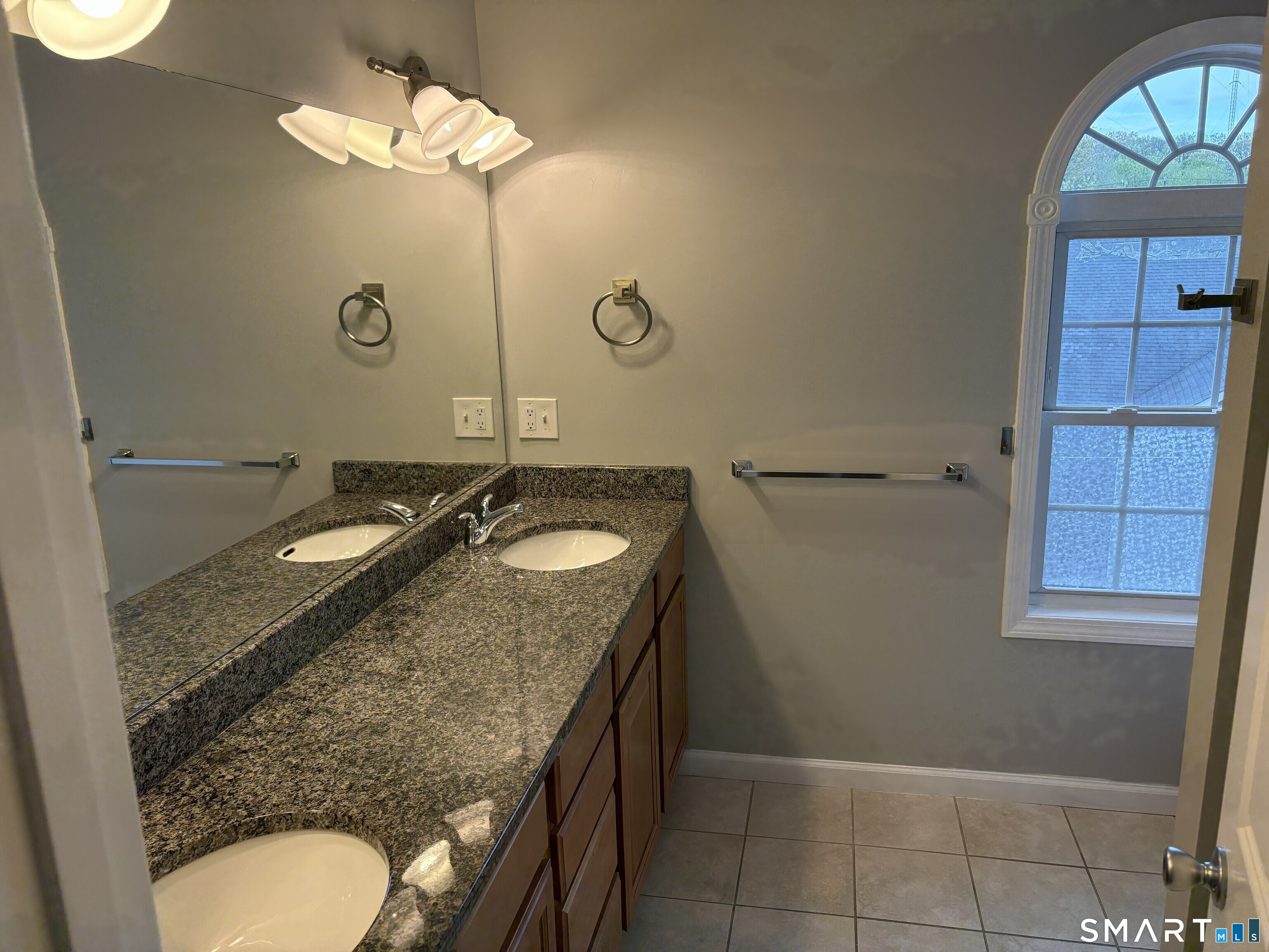 58 Leonard Street, Unit 204 Meriden, CT 06451 - Photo 14 of 26 Master bedroom bath