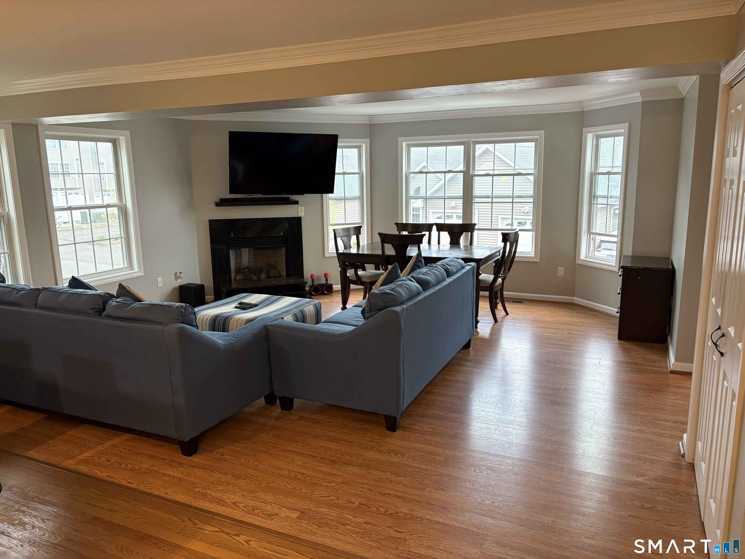 58 Leonard Street, Unit 204 Meriden, CT 06451 - Photo 7 of 26 Living room