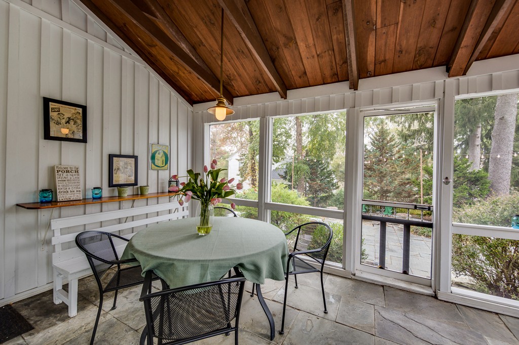 6 Oak Street Grafton, MA 01519 - Photo 18 of 27 a dining room with furniture and window