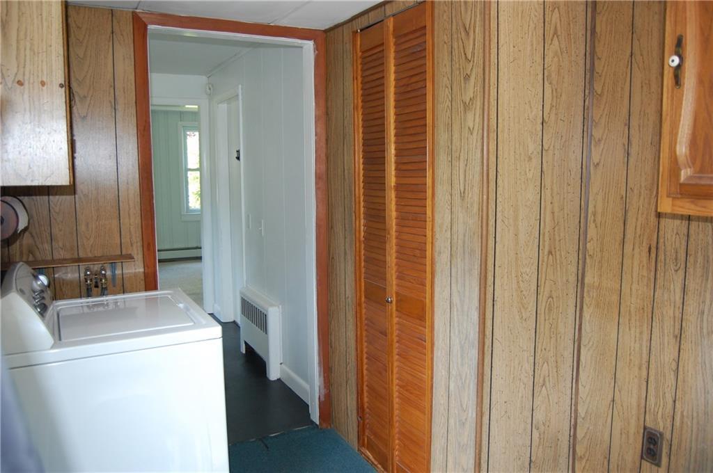 40 Brooklyn Heights Road Thomaston, ME 04861 - Photo 10 of 29 Mudroom looking into the house. The...