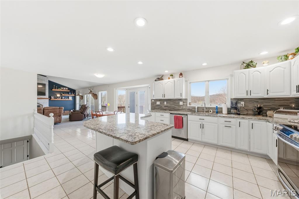 75 Morgans Way Elsberry, MO 63343 - Photo 2 of 61