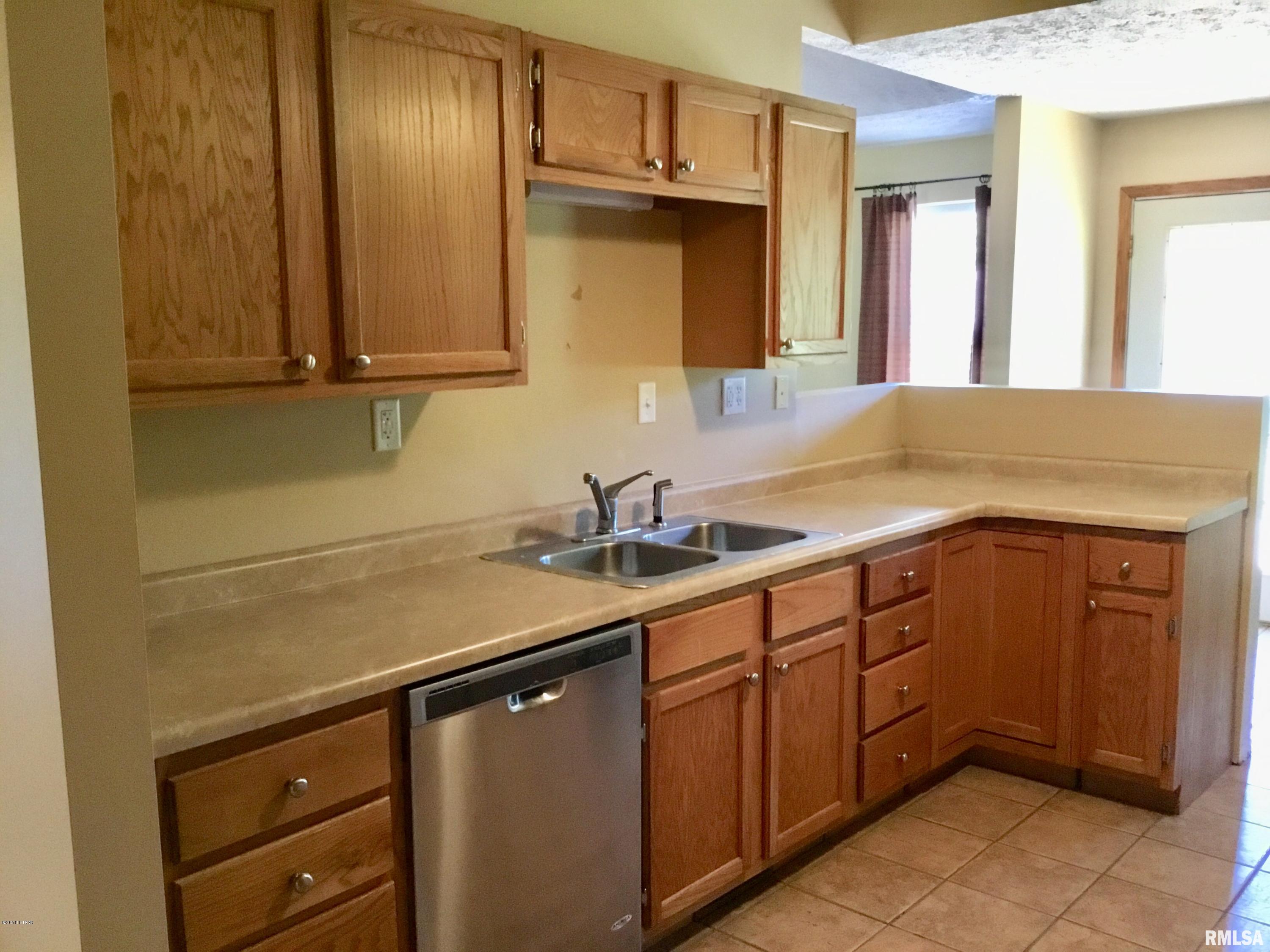 1098 Crystal Road West Frankfort, IL 62896 - Photo 11 of 28