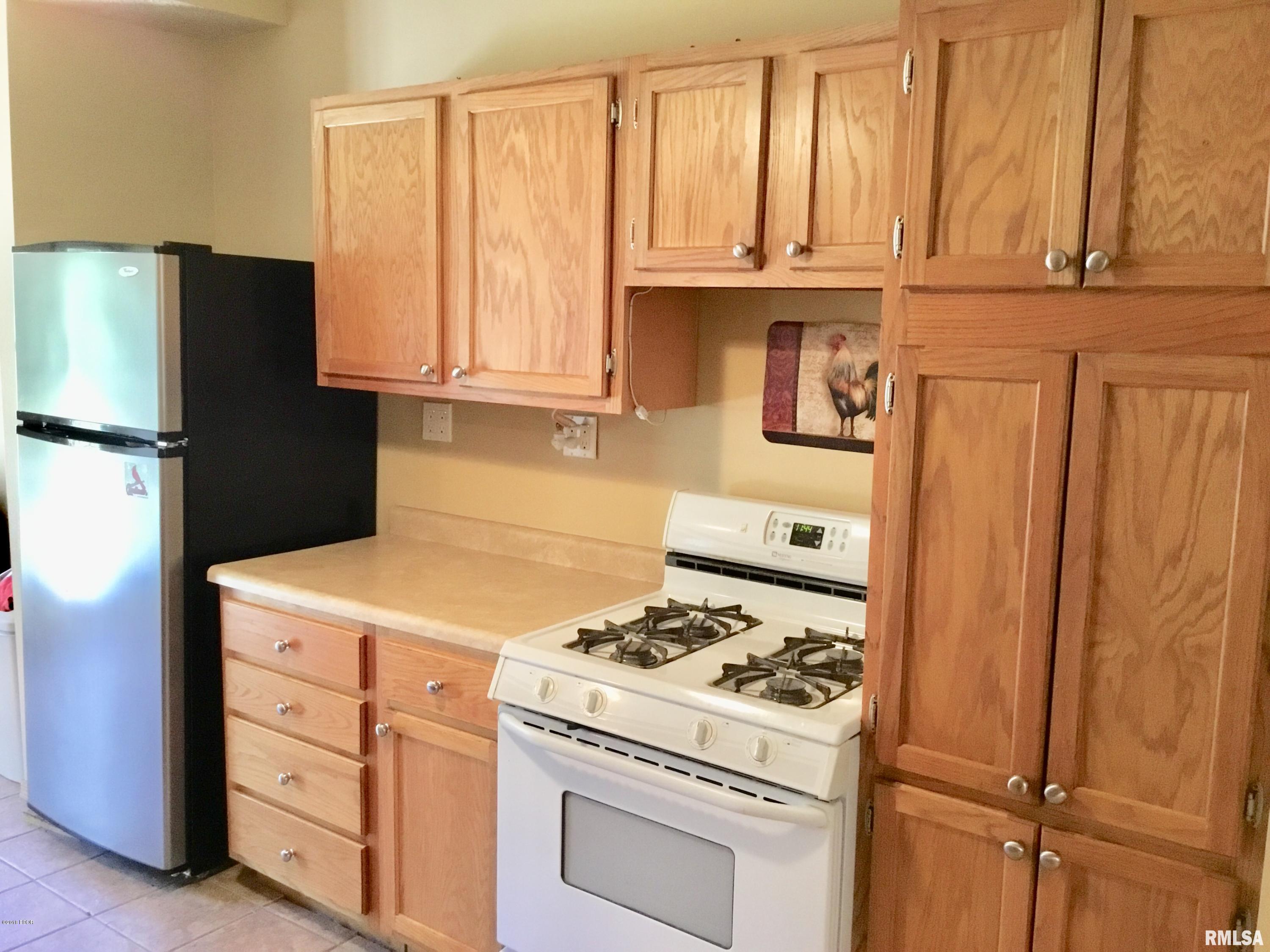1098 Crystal Road West Frankfort, IL 62896 - Photo 12 of 28