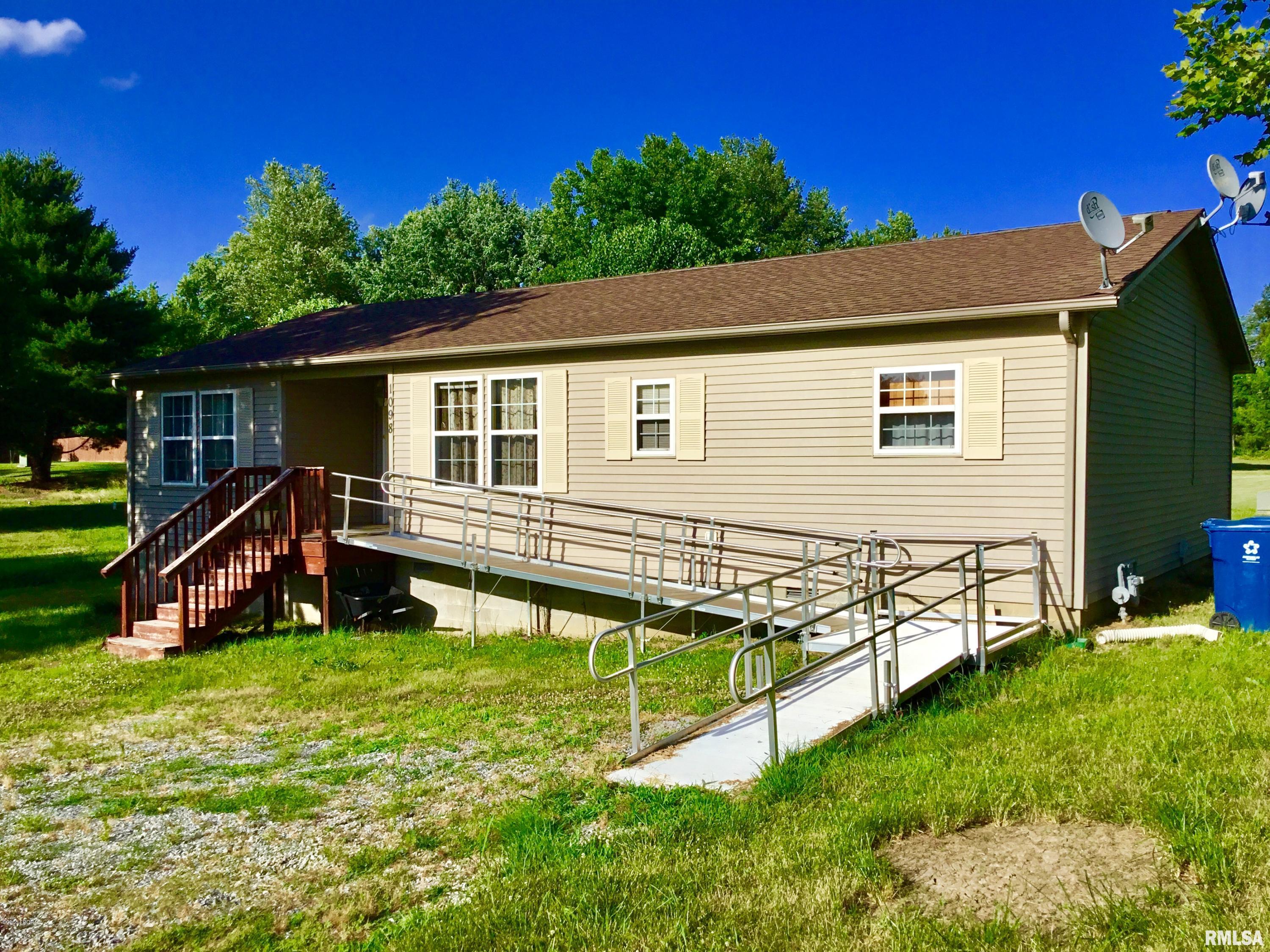 1098 Crystal Road West Frankfort, IL 62896 - Photo 2 of 28
