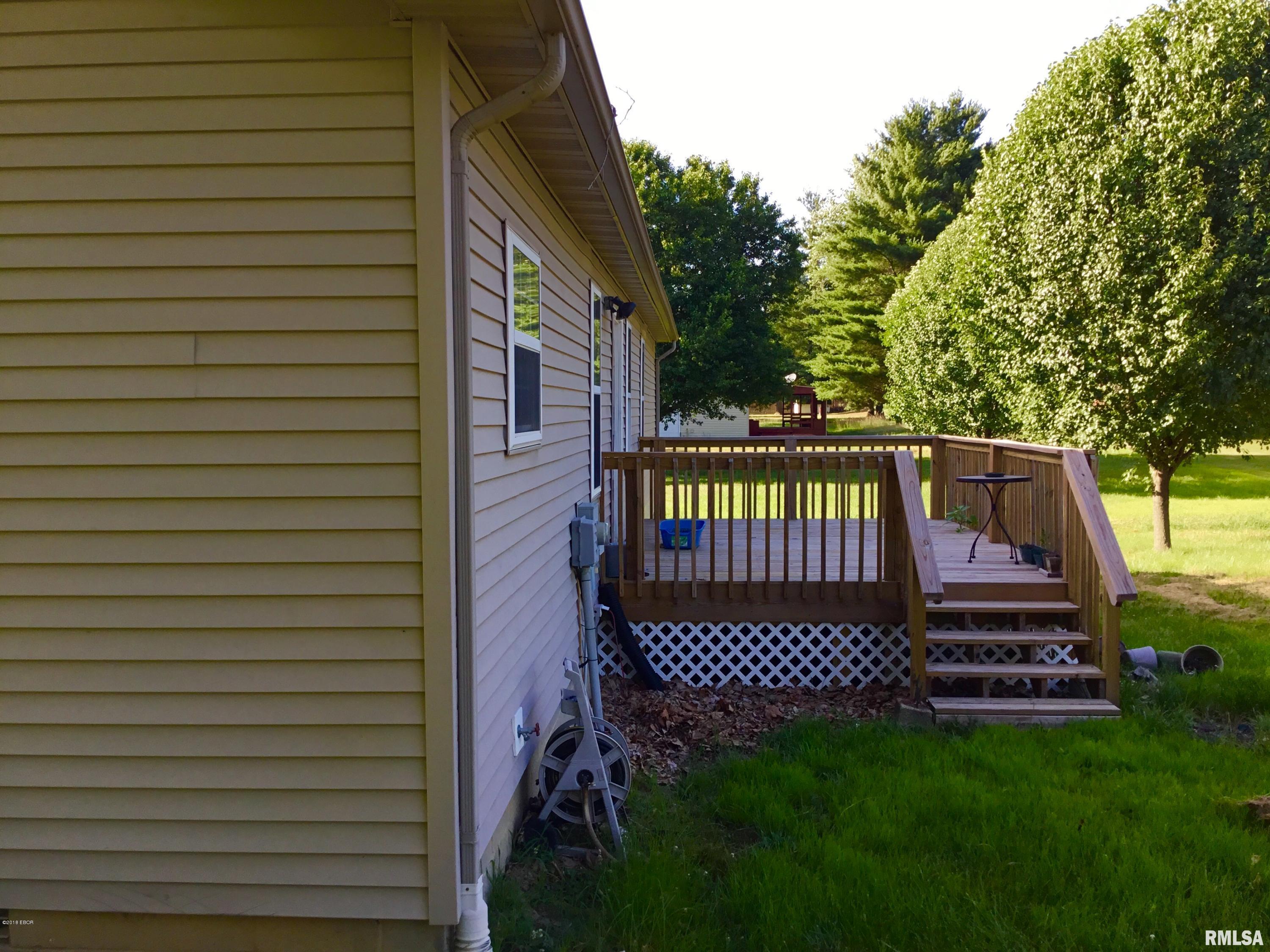 1098 Crystal Road West Frankfort, IL 62896 - Photo 5 of 28