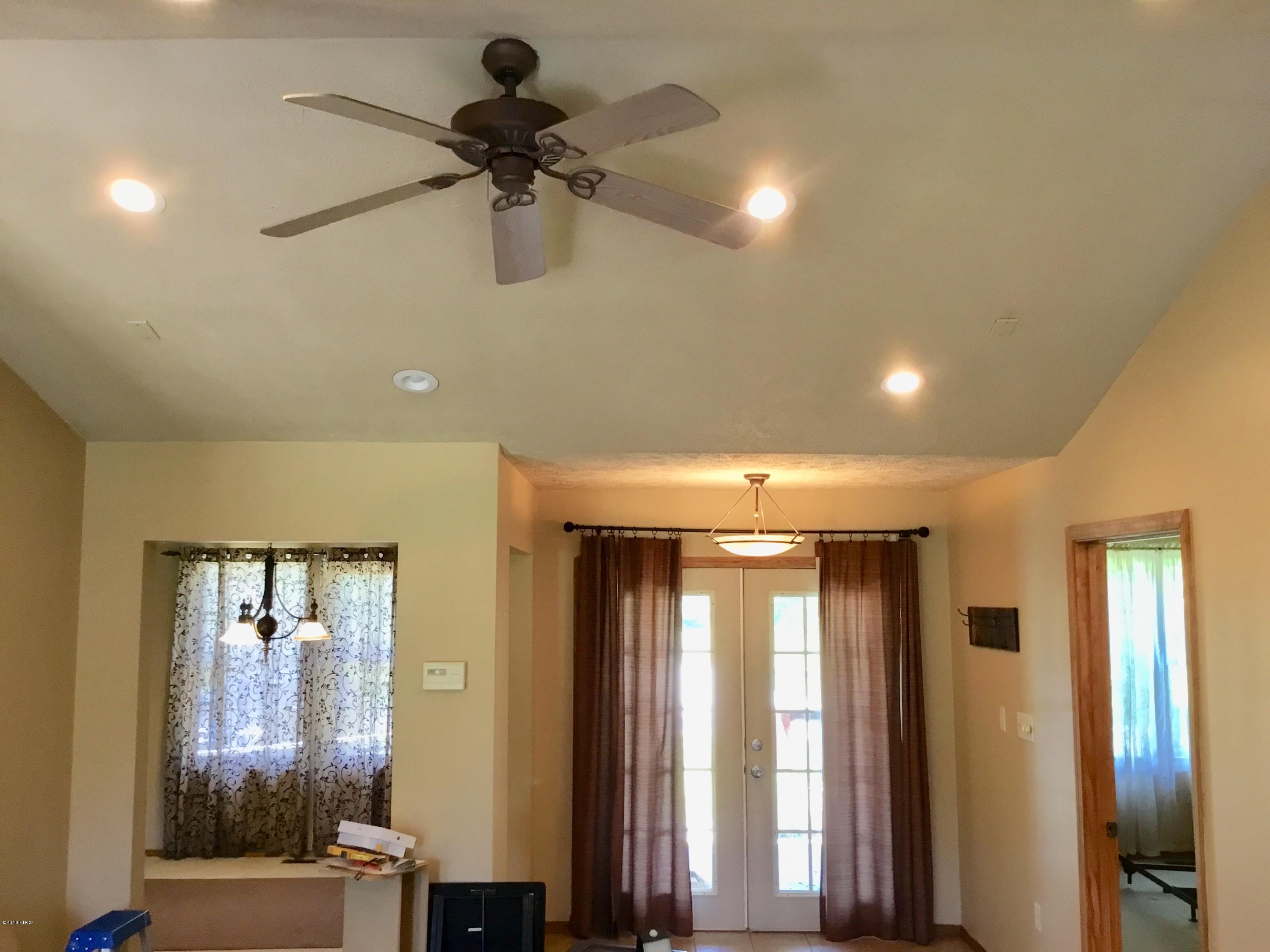 1098 Crystal Road West Frankfort, IL 62896 - Photo 8 of 28
