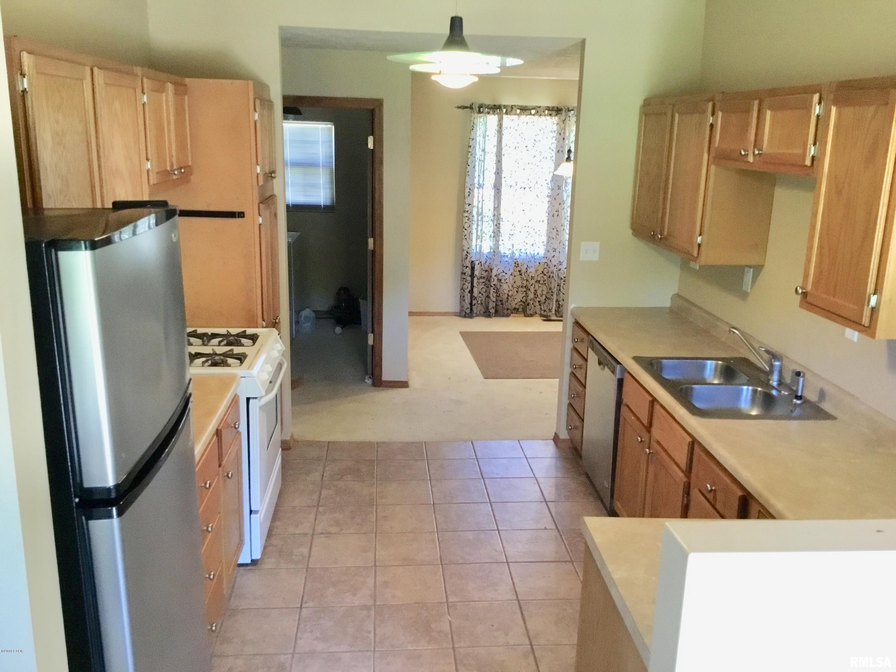 1098 Crystal Road West Frankfort, IL 62896 - Photo 10 of 28