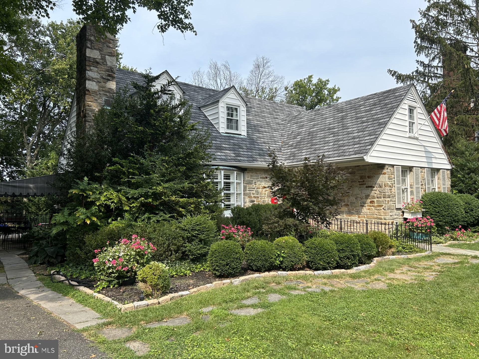 812 Chumleigh Road Baltimore, MD 21212 - Photo 5 of 53 Well maintained home and yard.