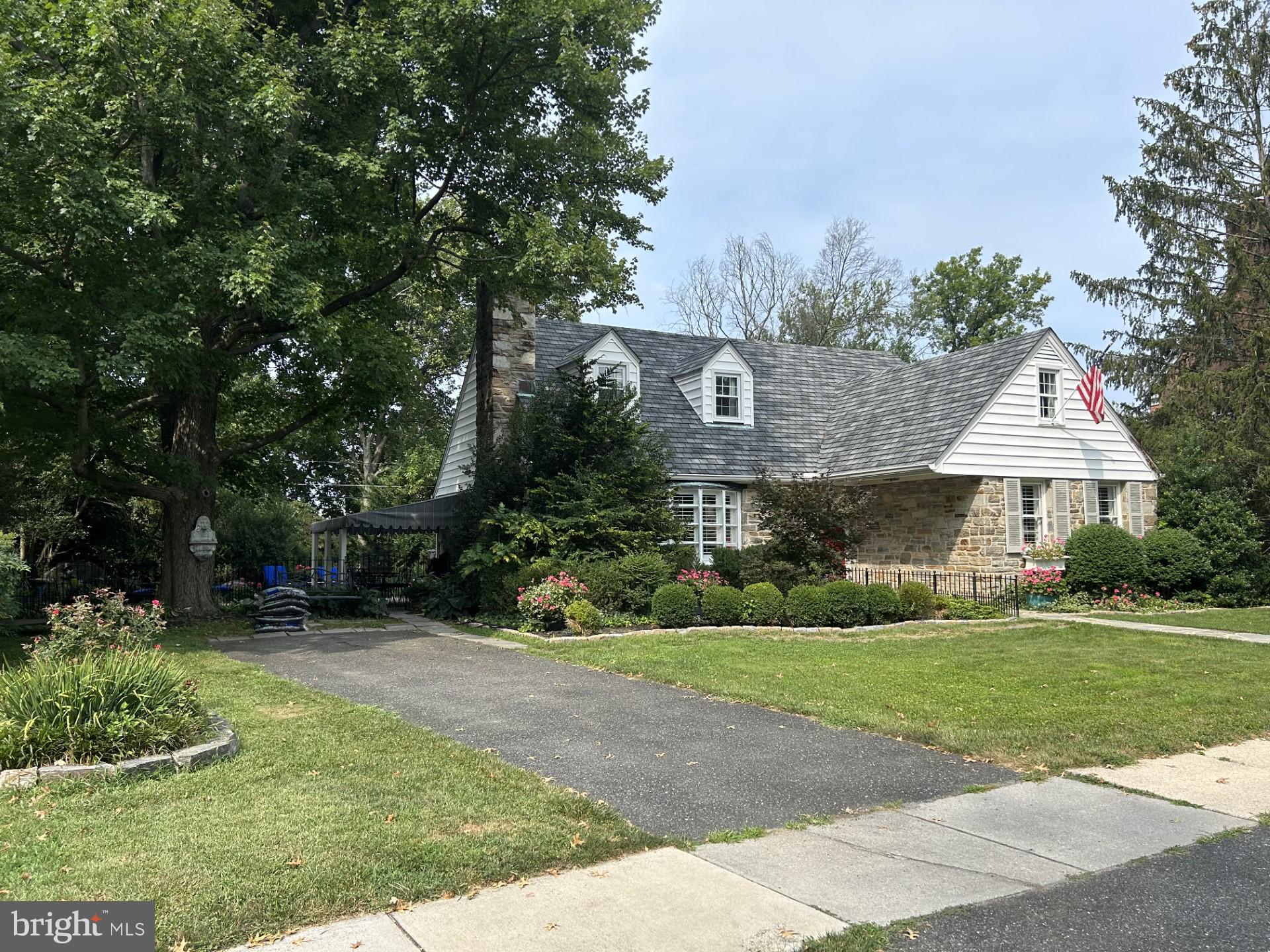 812 Chumleigh Road Baltimore, MD 21212 - Photo 6 of 53 Located on 1 of Stoneleigh's most popular streets.