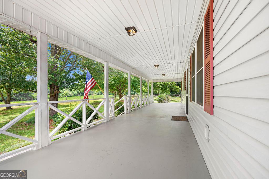 481 North Fairview Road Lavonia, GA 30553 - Photo 5 of 59