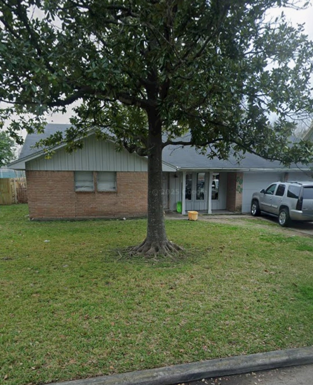 8623 Nairn Street Houston, TX 77074 - Photo 5 of 7 a front view of a house with a garden