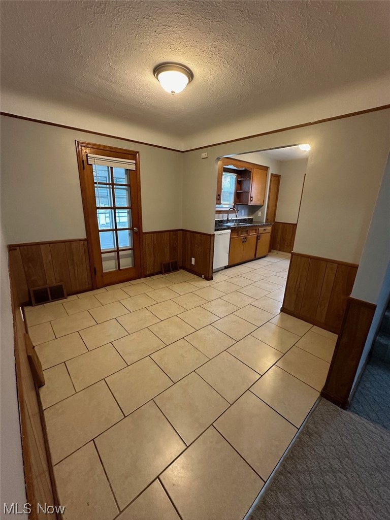 4994 North Barton Road Cleveland, OH 44124 - Photo 6 of 28 Carpeted spare room featuring a textured ceiling and sink