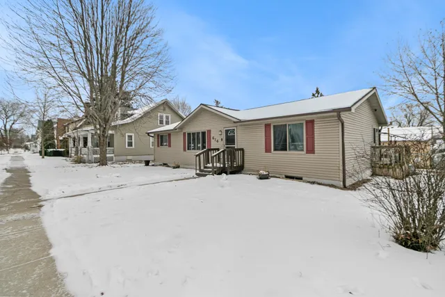 $300,000 | 614 West Pleasant Street, Portage, WI 53901