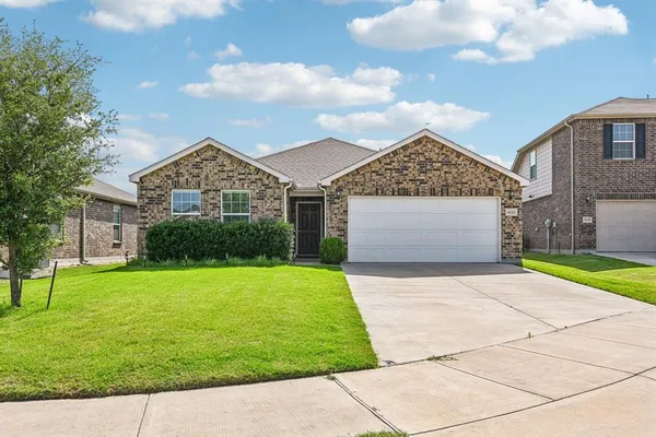 $2,200 | 9121 Lookout Point, Fort Worth, TX 76179