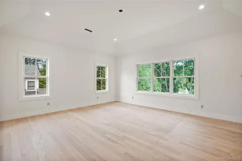 $4,495,000 | 8 Crest Lane, Scarsdale, NY 10583