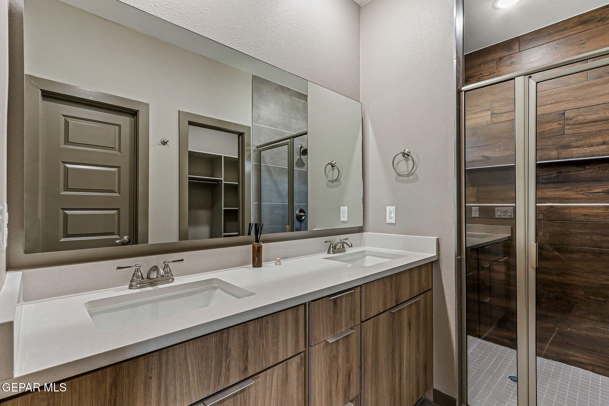 605 Espa Court Vinton, TX 79821 - Photo 27 of 31 a bathroom with a sink and a mirror