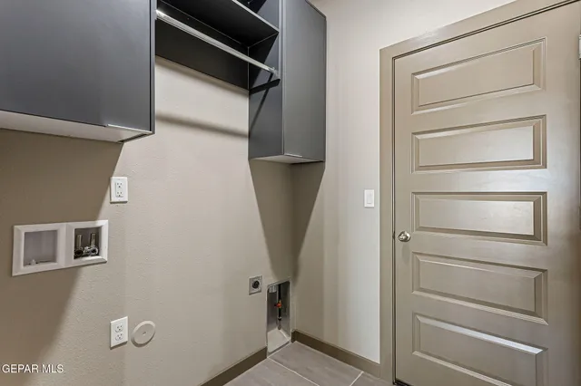 a view of walk in closet