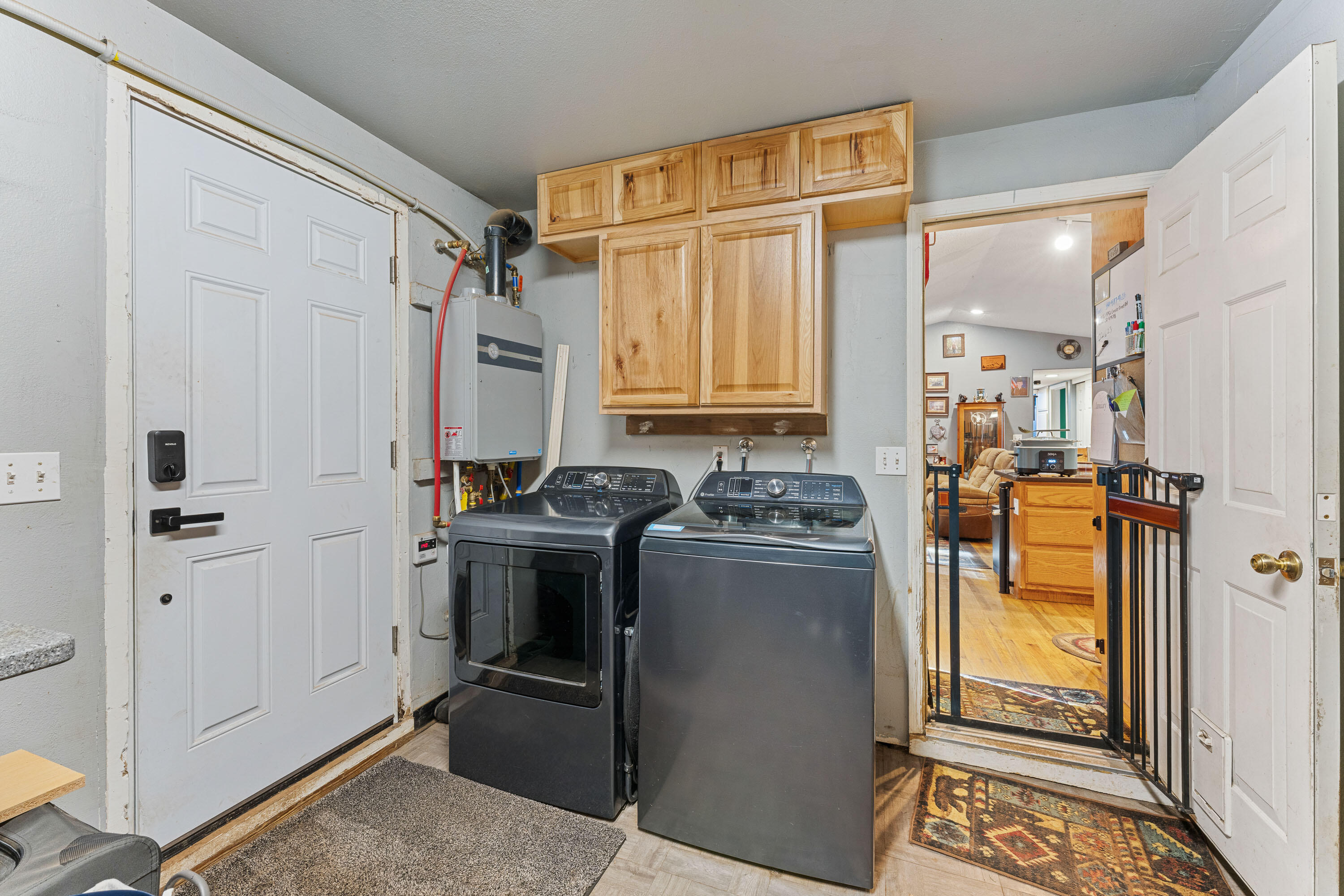 1492 Crooks Creek Road Selma, OR 97538 - Photo 17 of 38 Laundry